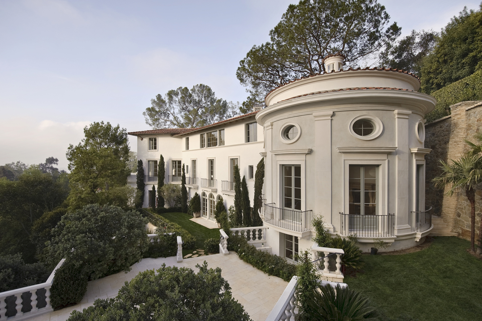 facade of a luxury home for sale in Downtown, LA