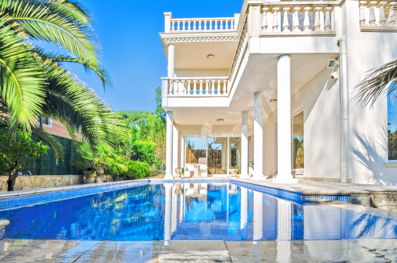 facade of a luxury home for sale in Downtown, LA