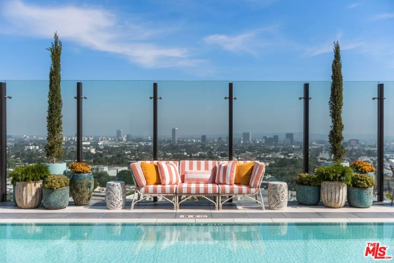 facade of a luxury home for sale in Downtown, LA